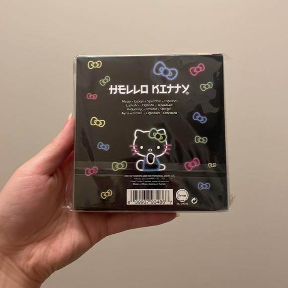 BNIB Hello Kitty x Sephora Tokyo Pop Compact Mirror, Black - Picture 6 of 6